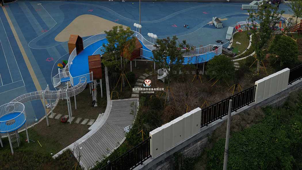 戶外游樂(lè)設(shè)備
