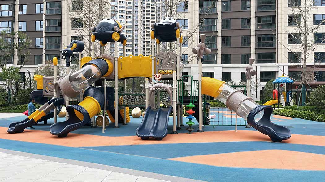 游樂(lè)設(shè)備呈現(xiàn)