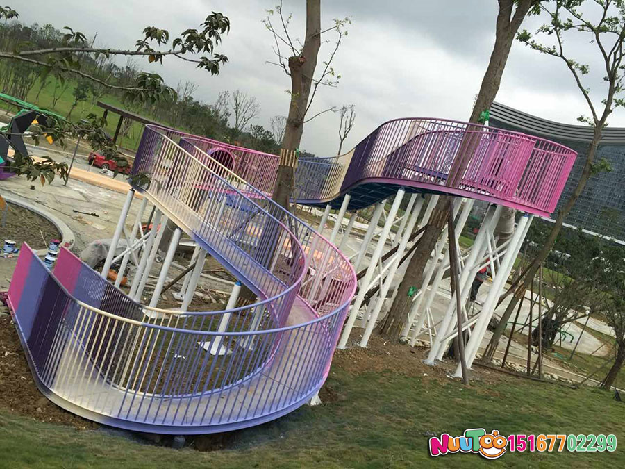 如何正確選擇兒童游樂設(shè)備廠家？從這幾點出發(fā)準(zhǔn)沒錯