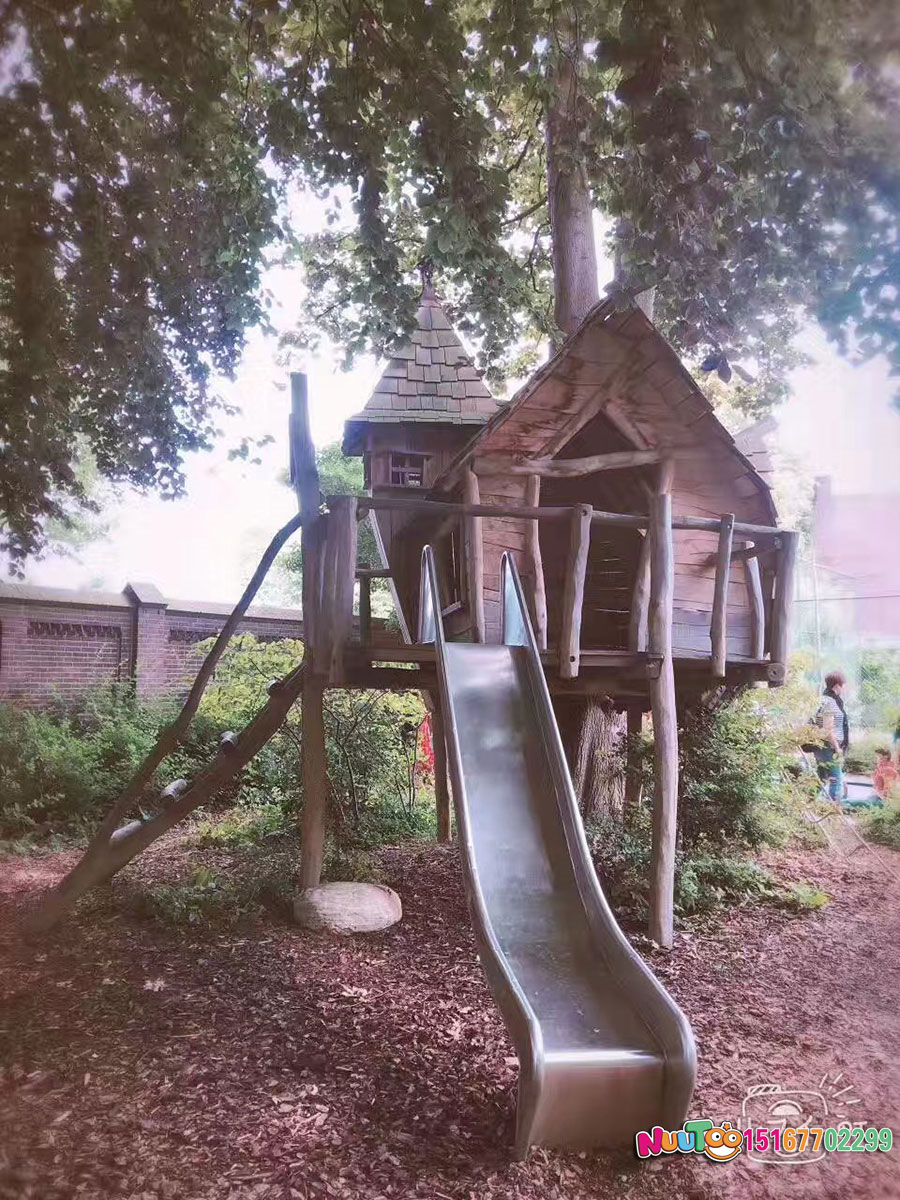 大型組合滑梯的應用場景多么？還在更豐富