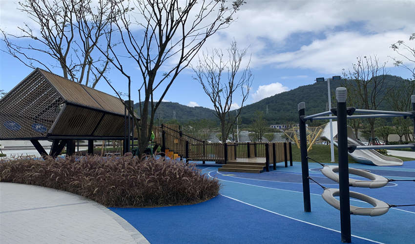 樂(lè)圖游樂(lè)提供專(zhuān)業(yè)定制非標(biāo)游樂(lè)設(shè)備