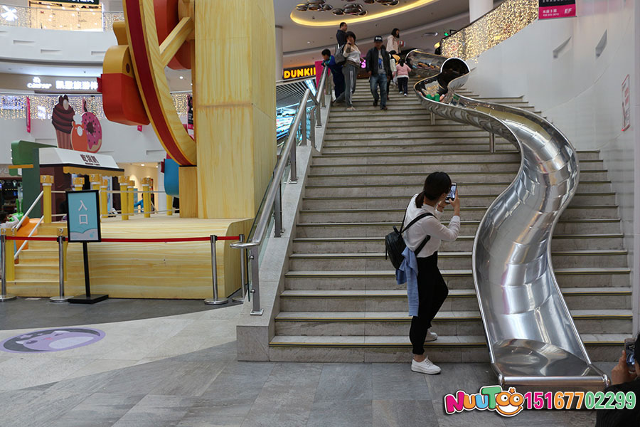 滑滑梯對(duì)孩子們有什么好處？