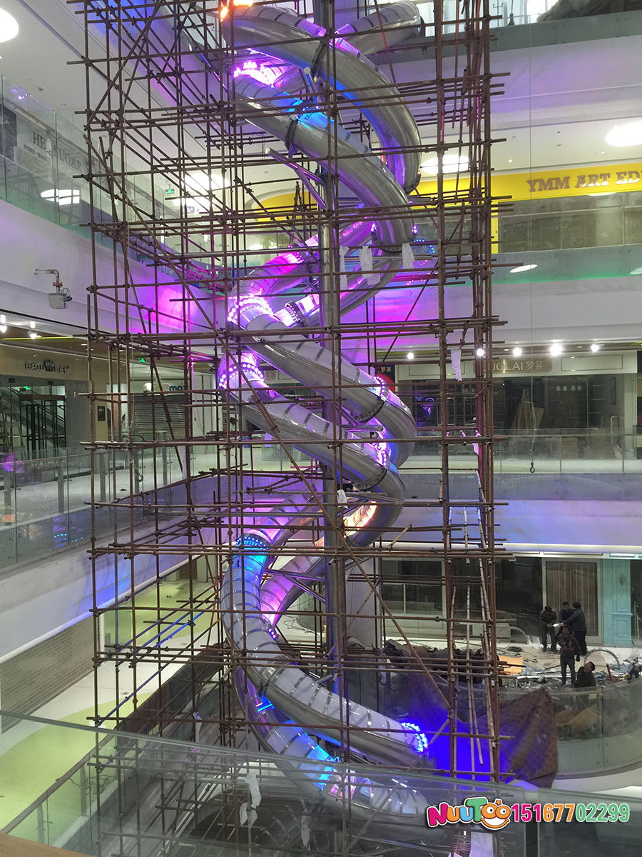 不銹鋼滑梯廠家對圍欄有什么要求？有這三個(gè)設(shè)計(jì)要求