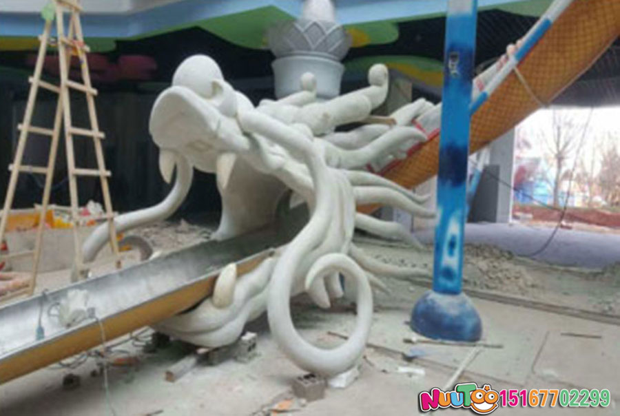 不銹鋼滑梯對比傳統(tǒng)滑梯有哪些優(yōu)勢？需要從不同方面對比