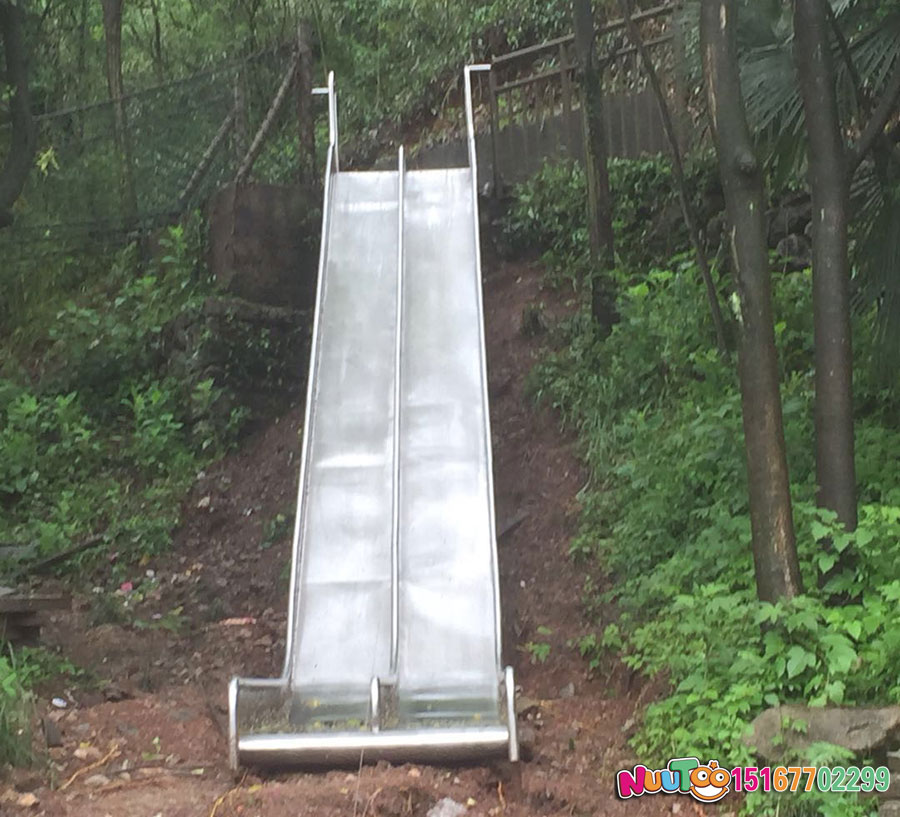 衢州不銹鋼滑梯投資風(fēng)險(xiǎn)怎么回避？要提升經(jīng)營能力