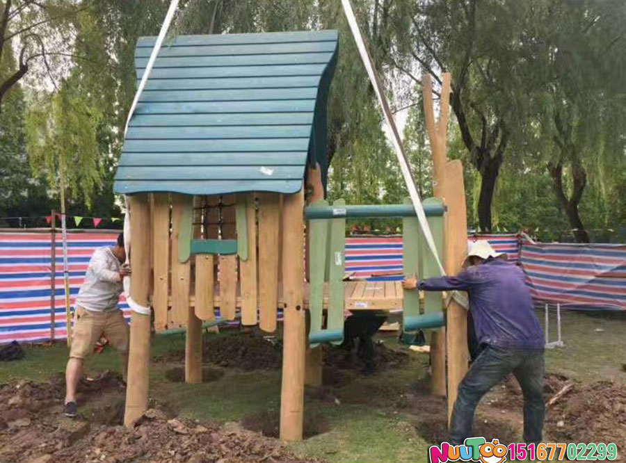 木質(zhì)游樂(lè)設(shè)備經(jīng)得住日曬雨淋嗎？